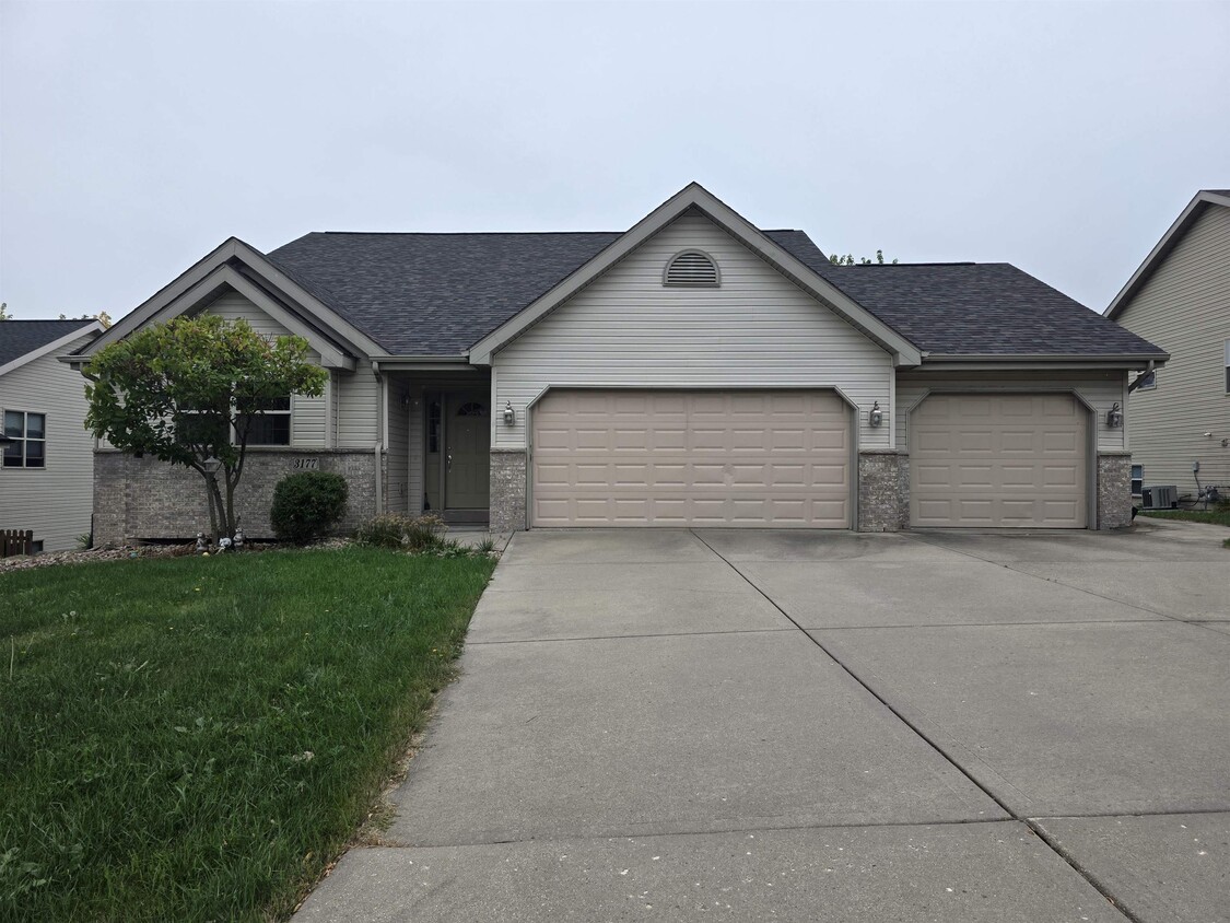 Foto principal - 3177 Bookham Dr