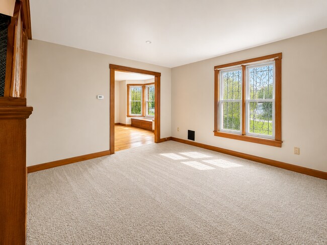Foto del edificio - Classic Charm Meets Modern Updates in This Spacious Home ?
