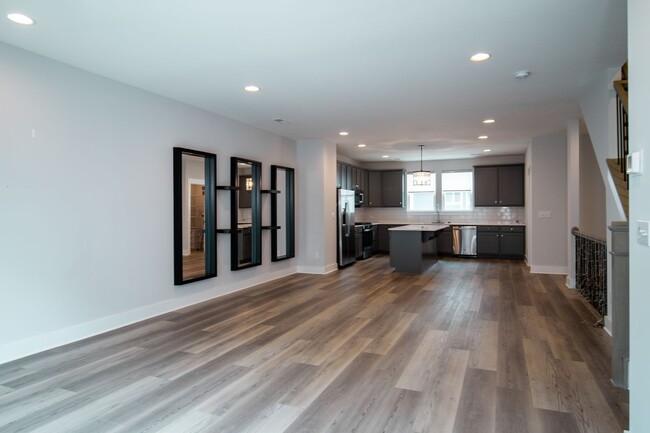 Foto del edificio - 4 Story Townhome in NoDa