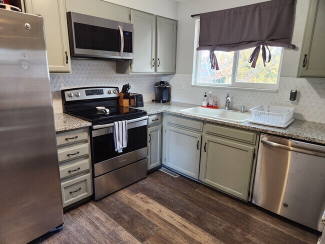 Kitchen - 13124 Mercury Dr