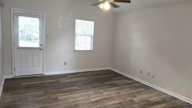 Building Photo - 310 Orchard Way