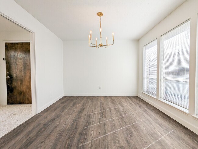 Foto del edificio - 2706 Oakmont Ln