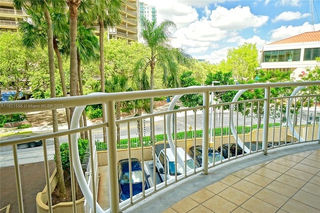 Building Photo - 2843 S Bayshore Dr