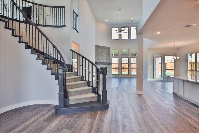 Building Photo - 2820 Fountain Park Dr