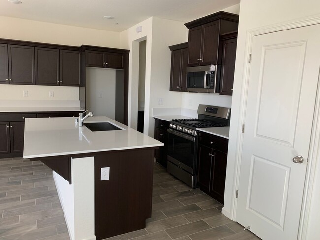 Building Photo - 3/2.5 In North Clovis Near Buchanan High S...