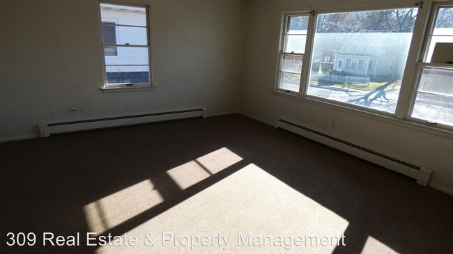 Building Photo - 913 W Garfield Ave