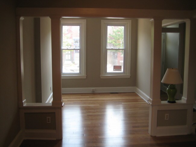 Sala de estar - 323 Point St