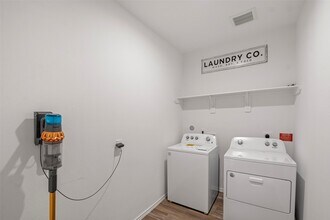 Building Photo - 5223 Mossdale Blf Ln