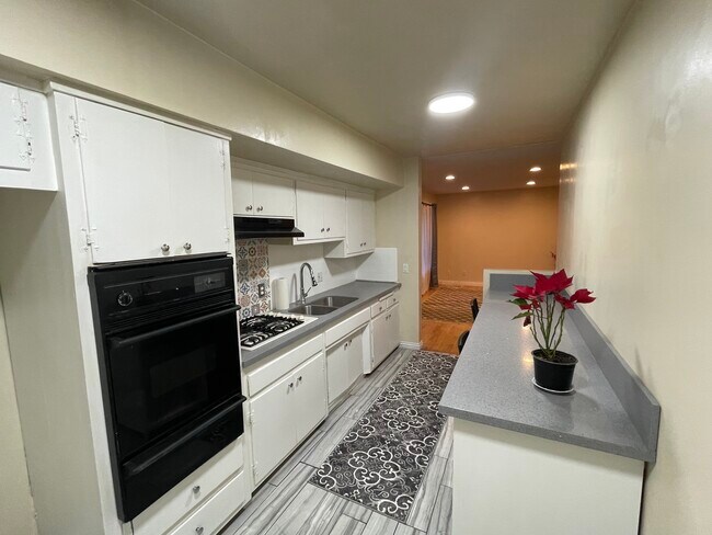 Foto del edificio - 2939 S Bronson Ave