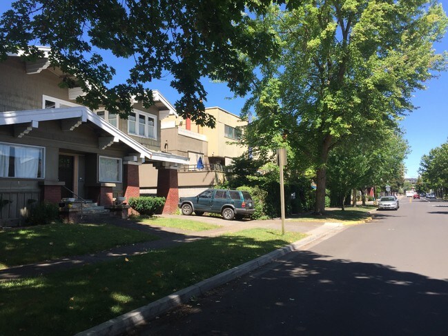 Foto del edificio - 351 W 10th Ave