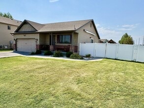 Building Photo - 3518 E Pearce Dr