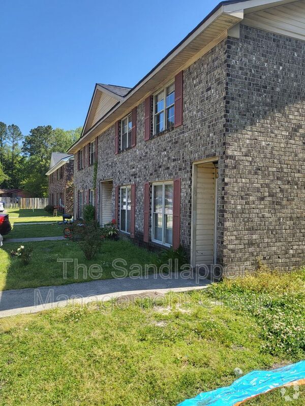 Building Photo - 126 Langley Dr