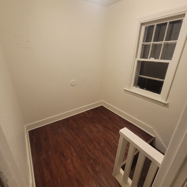 Building Photo - RENT SUX - 1200 JENNINGS