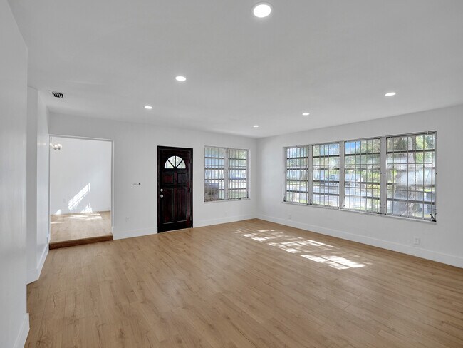 Foto del edificio - 1645 NW 131st St