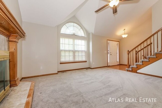 Building Photo - 1610 Cove Dr