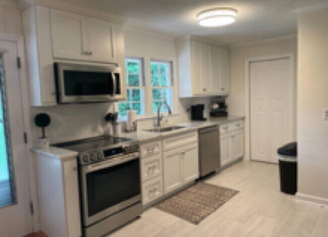 Foto del edificio - 2438 Apricot Ln