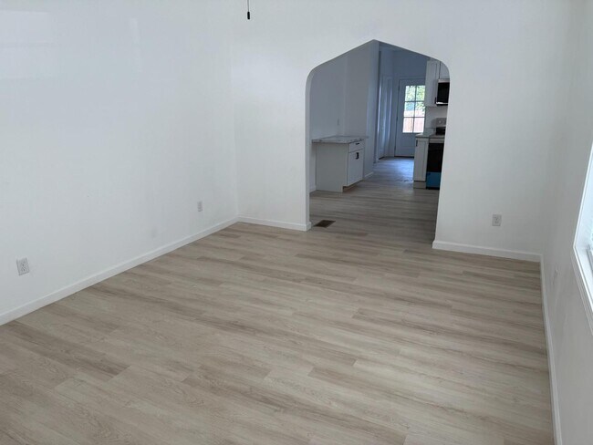 Foto del edificio - 705 E Riverside Dr