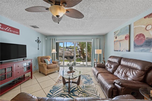 Building Photo - 96 Aqua Ra Dr