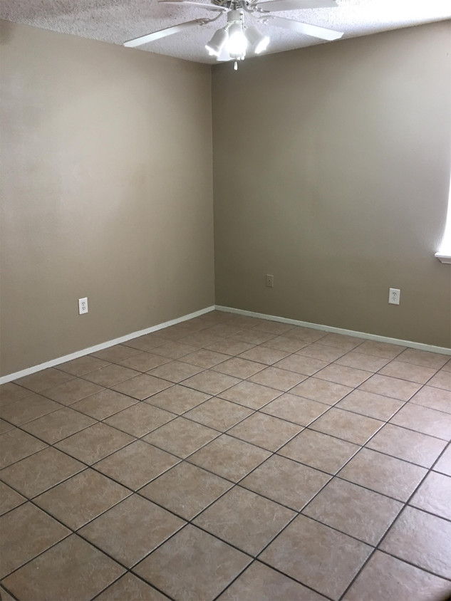 Building Photo - 814 Rambler Dr