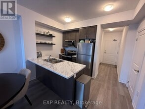 Building Photo - 460 Dundas St E