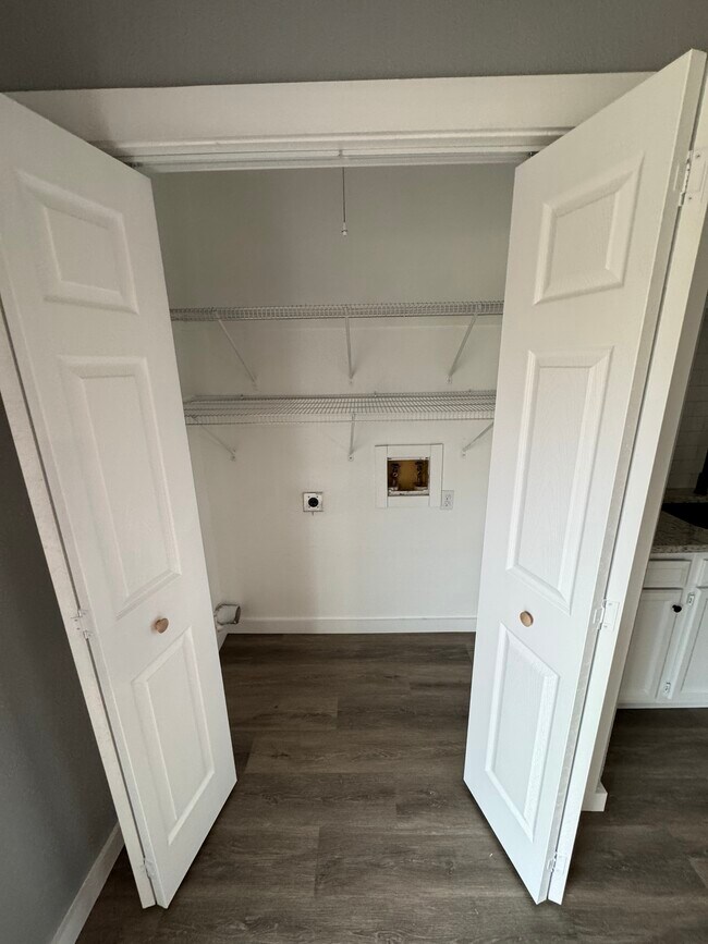 Conexión para lavadora/secadora - 1723 W Washington St