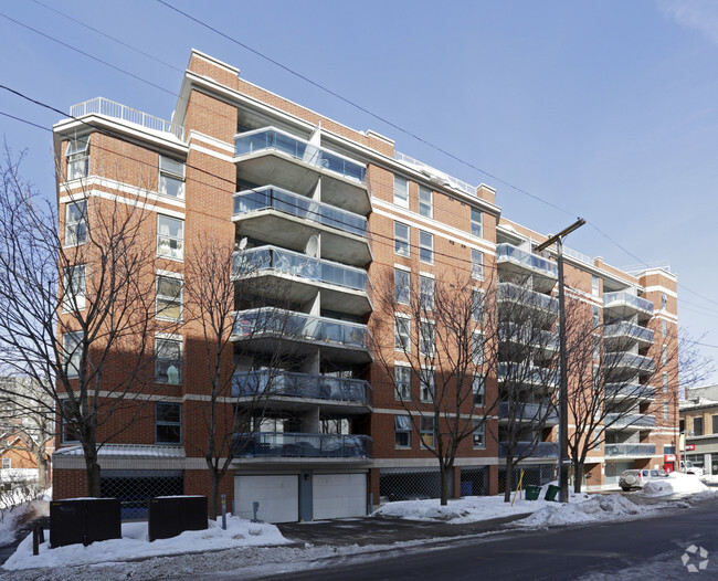 Building Photo - 415 Gilmour St