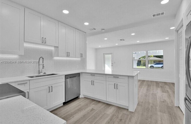 Foto del edificio - 6391 SW 39th St