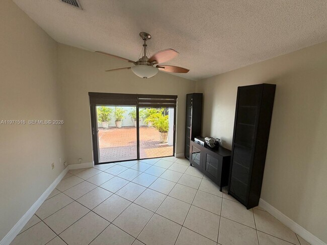 Foto del edificio - 8886 SW 6th St