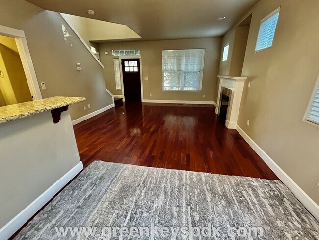 Building Photo - 3-Bedroom, 2.5-Bath House with Attached 2-...