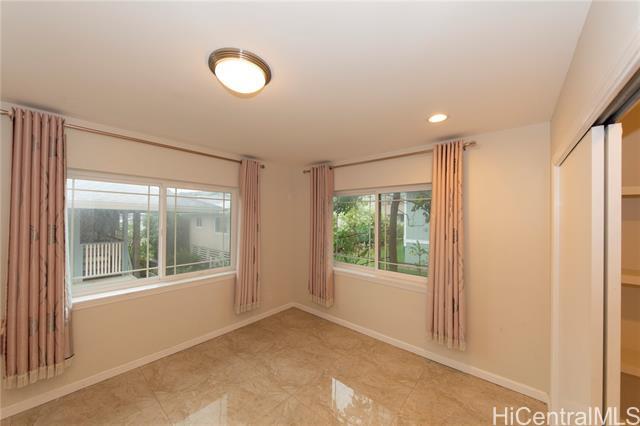 Building Photo - 1812 Aupuni St
