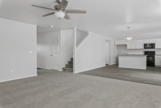 Building Photo - BEAUTIFUL & SPACIOUS 2636sf Nampa Home w/3-Car Garage