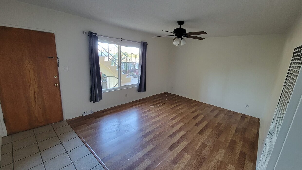 Livingroom - 3445 S Pacific Ave