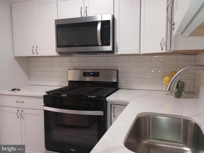 Building Photo - 1309 Meadowview Ln