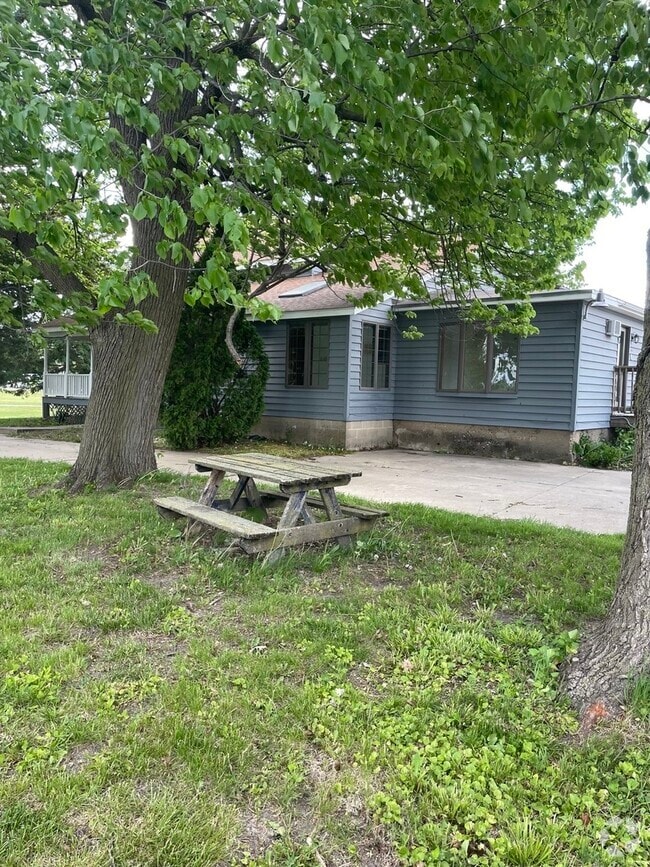 Building Photo - 1085 Brouch Ln
