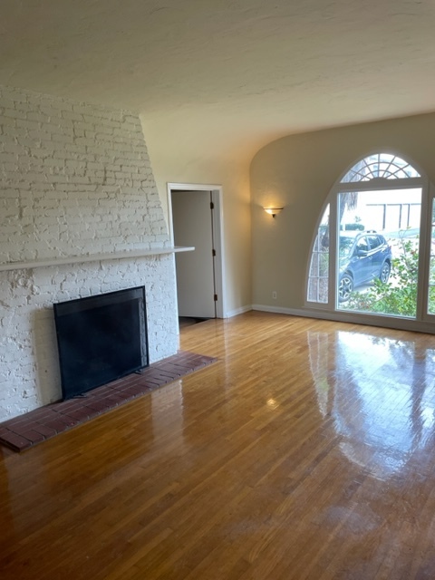 Living Room - 421 S Bedford Dr