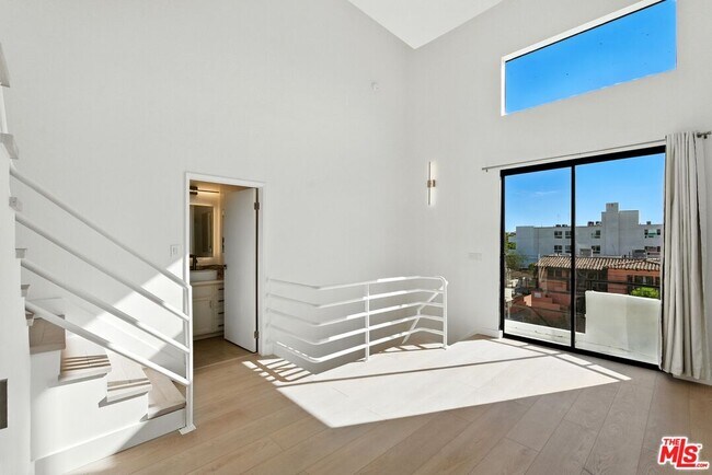 Foto del edificio - 1826 Overland Ave