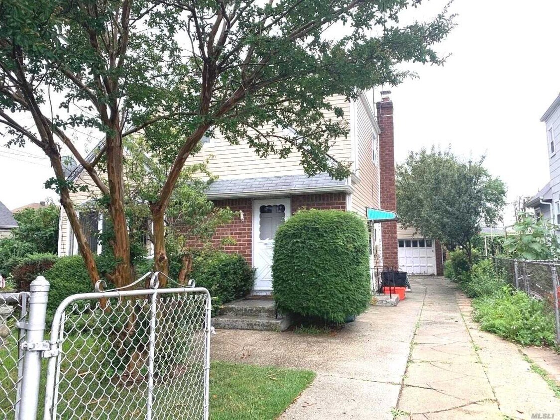 Primary Photo - 158 Hunnewell Ave