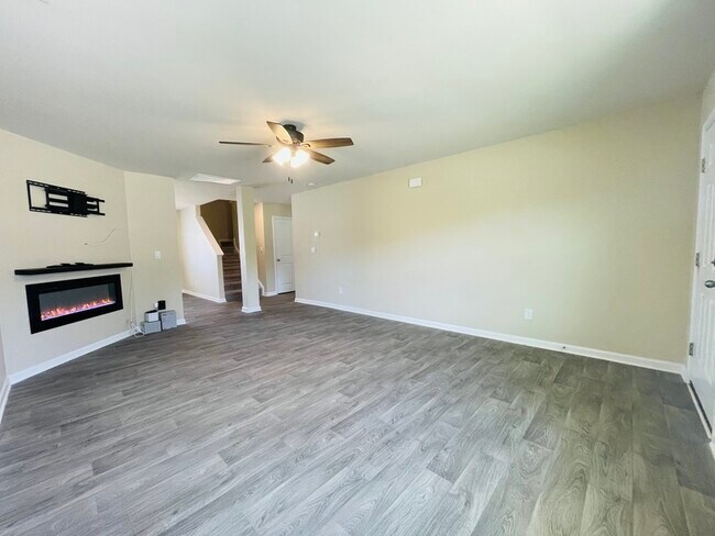 Building Photo - 2030 Greenbrook Trl