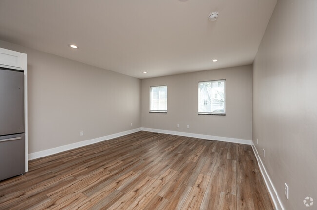2BR, 2BA - 950SF - Living Room - Auburn West Apartments