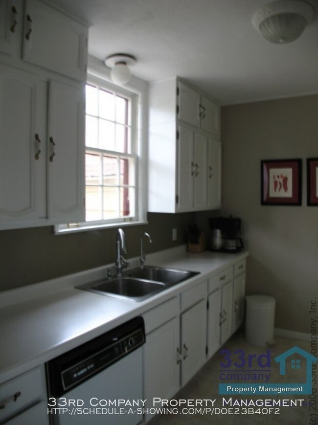 Building Photo - Charming bungalow in central St. Louis Park!