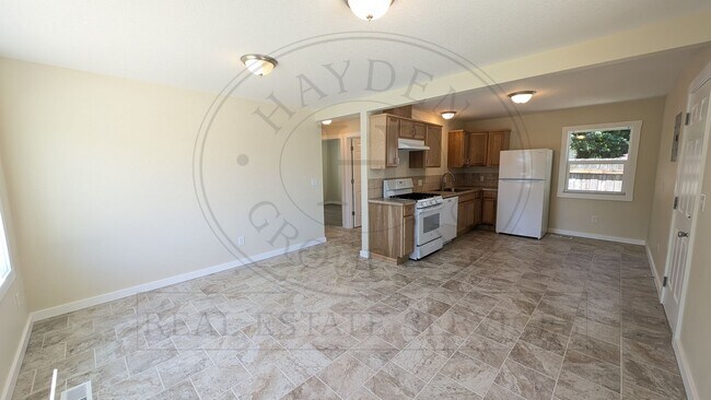 Foto del edificio - 2 bedroom 1 bath single level home