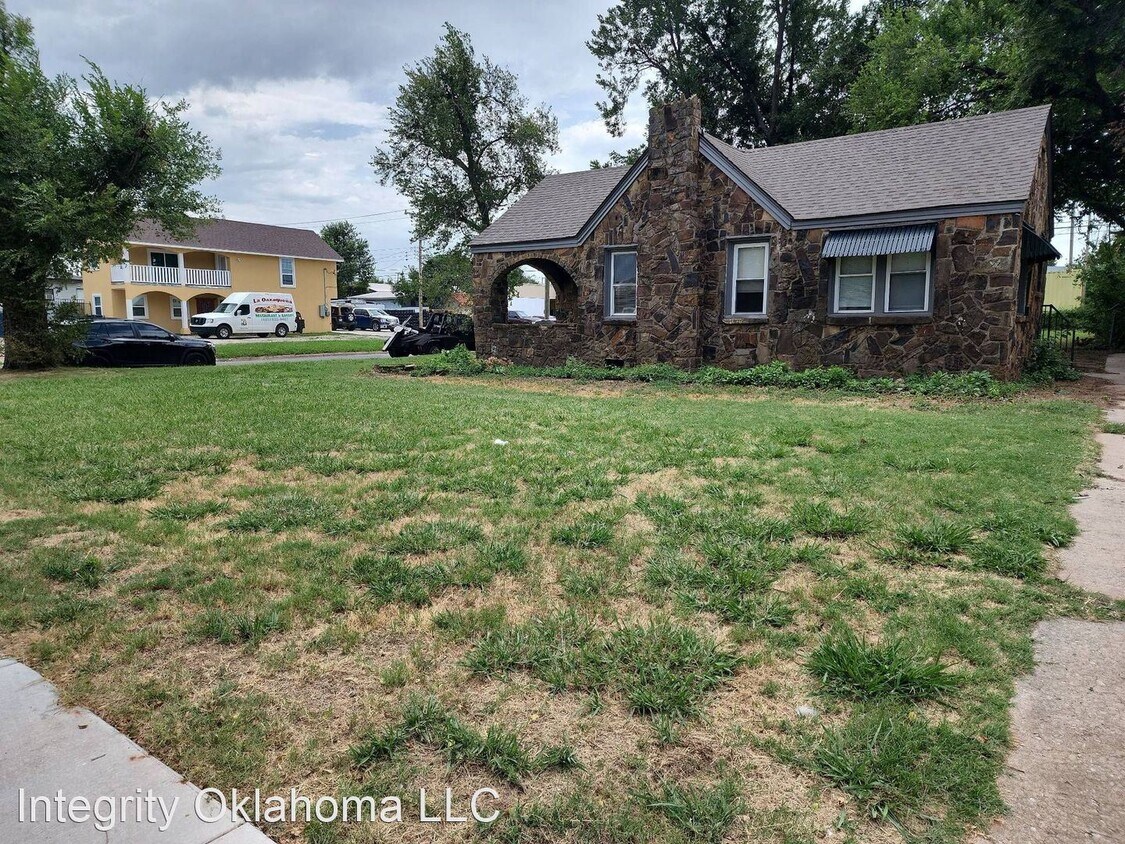 Foto principal - 3 br, 1 bath House - 800 SW 28th ST.