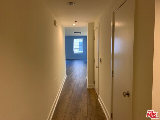 Foto del edificio - 727 W 7th St