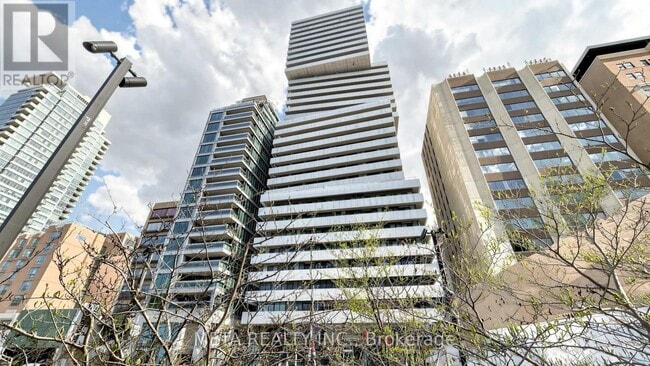 Building Photo - 200 Bloor St W