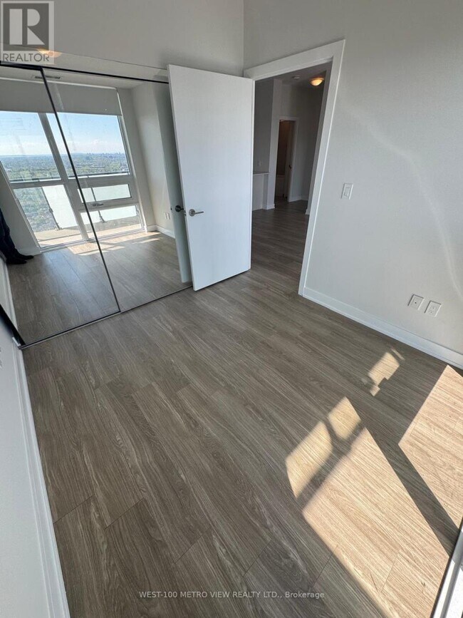 Building Photo - 430-3430 Square One Dr