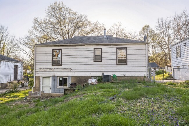 Foto del edificio - 10128 Cloverdale Dr