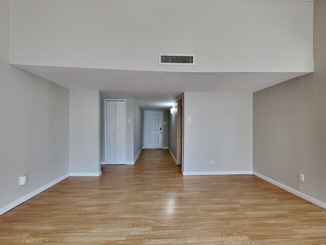 Building Photo - 502 Ivy