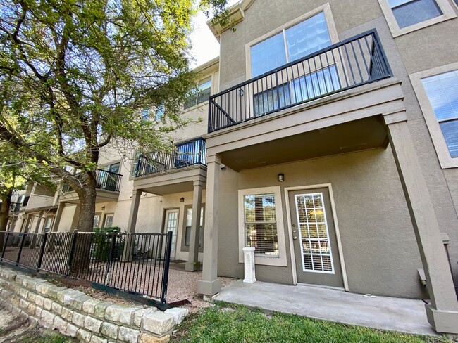 Foto del edificio - Luxury Living in Northwest Austin: Your Dr...