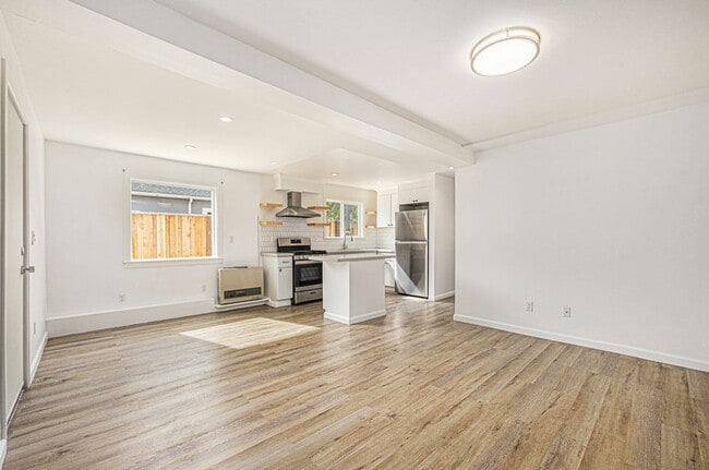 Building Photo - Minna Ave 3117-19