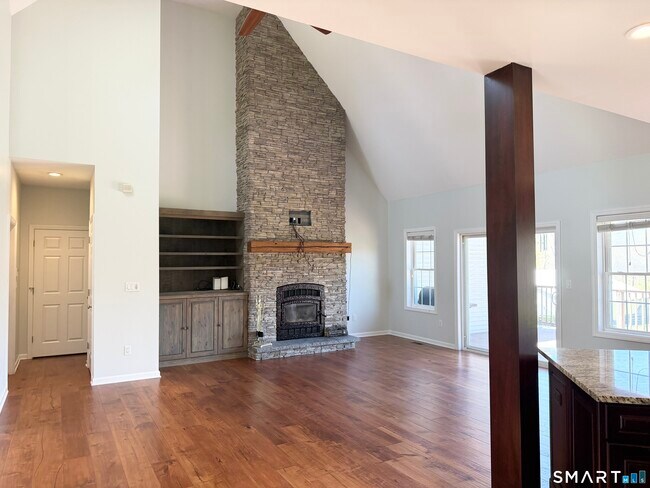 Foto del edificio - 103 Pond Hill Rd